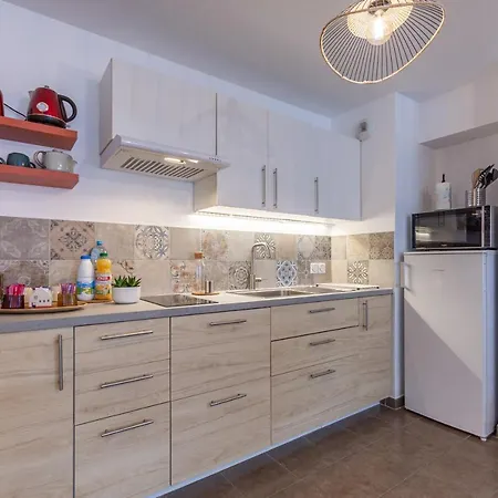 Perfect Getaway - Private Parking Apartment