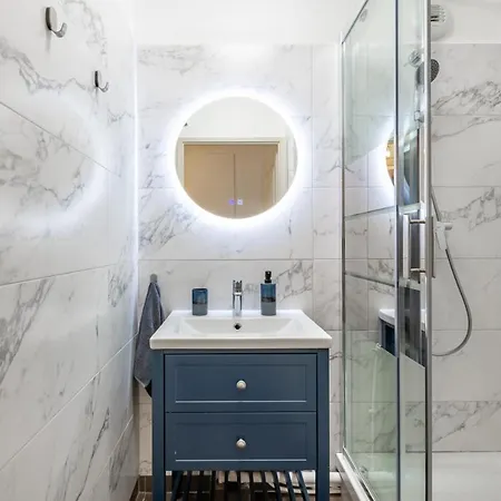 Perfect Getaway - Private Parking Apartment